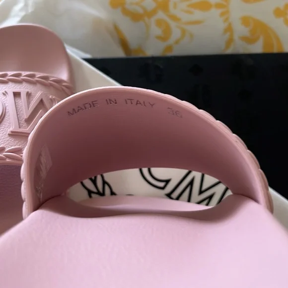 Mcm pink rubber slide - Picture 5 of 8